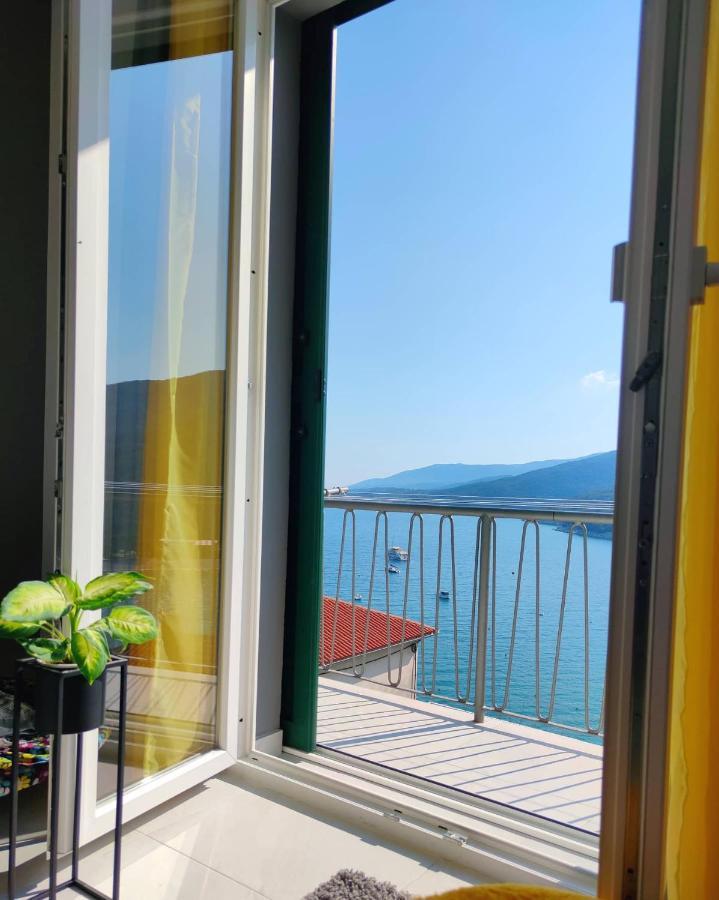 Apartment Noemi With A Direct Beach View 라벡 외부 사진