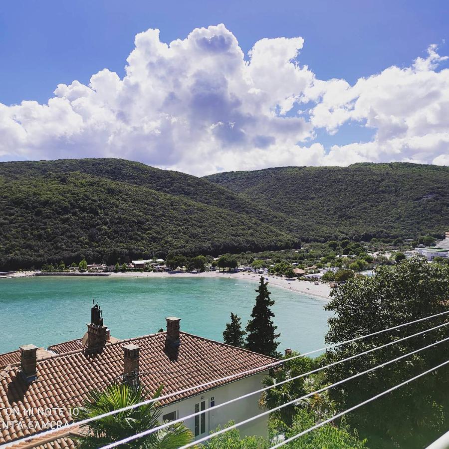Apartment Noemi With A Direct Beach View 라벡 외부 사진