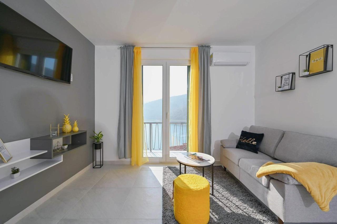 Apartment Noemi With A Direct Beach View 라벡 외부 사진