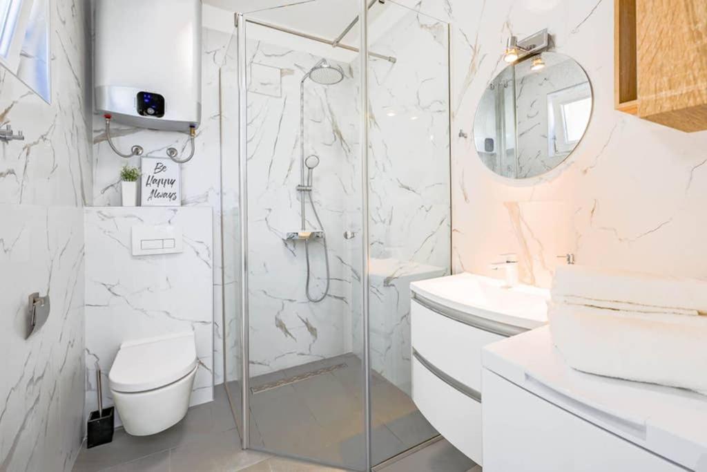 Apartment Noemi With A Direct Beach View 라벡 외부 사진