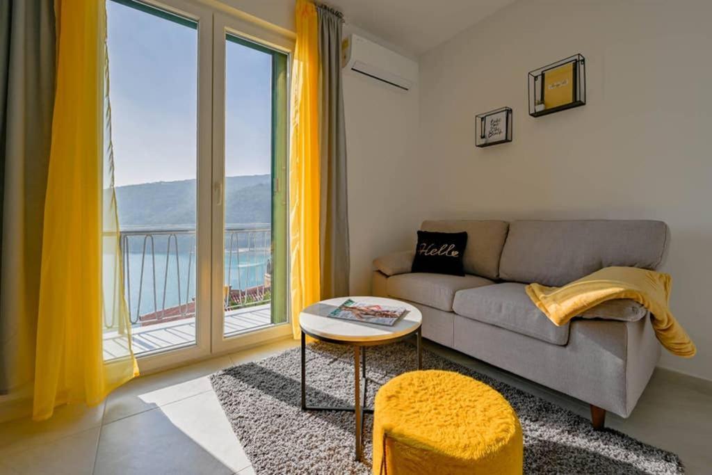 Apartment Noemi With A Direct Beach View 라벡 외부 사진