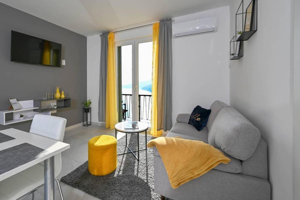 Apartment Noemi With A Direct Beach View 라벡 외부 사진