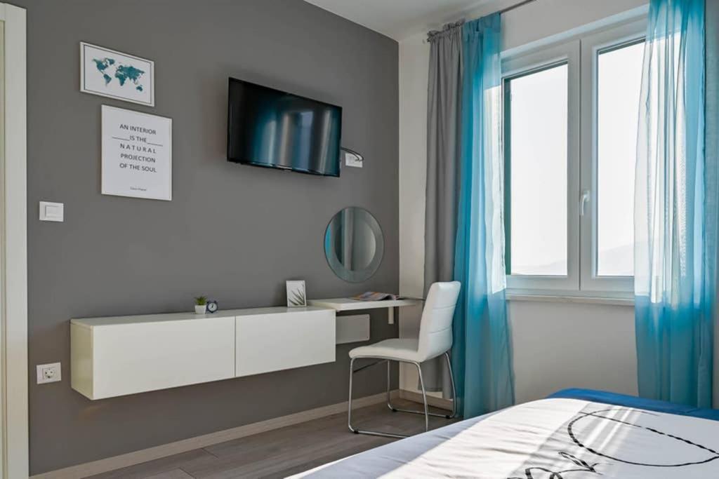 Apartment Noemi With A Direct Beach View 라벡 외부 사진